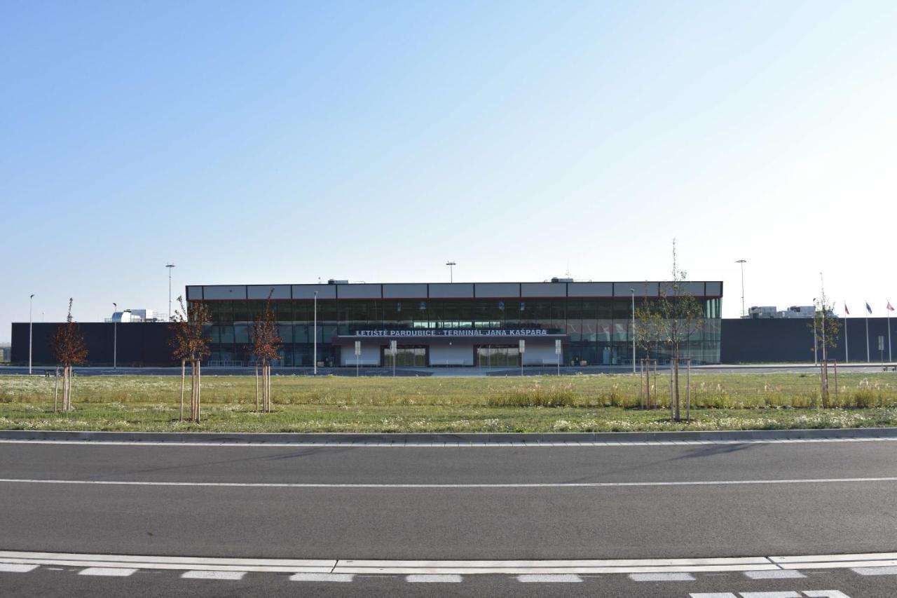 Apartmany U Letiste Pardubice Exteriér fotografie